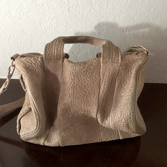 ALEXANDER WANG large Rocco Latte Bag Rosegold Hardware Long Strap  Perfect - Picture 10 of 16